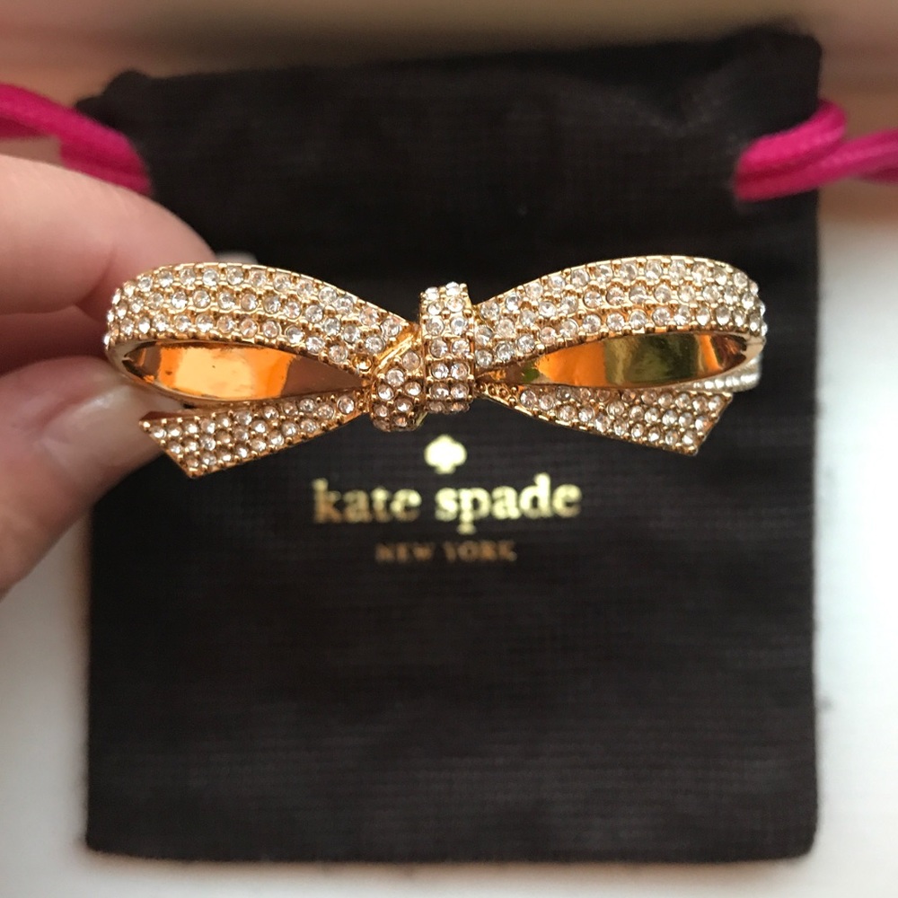Kate Spade gold bow bangle bracelet ✨✨